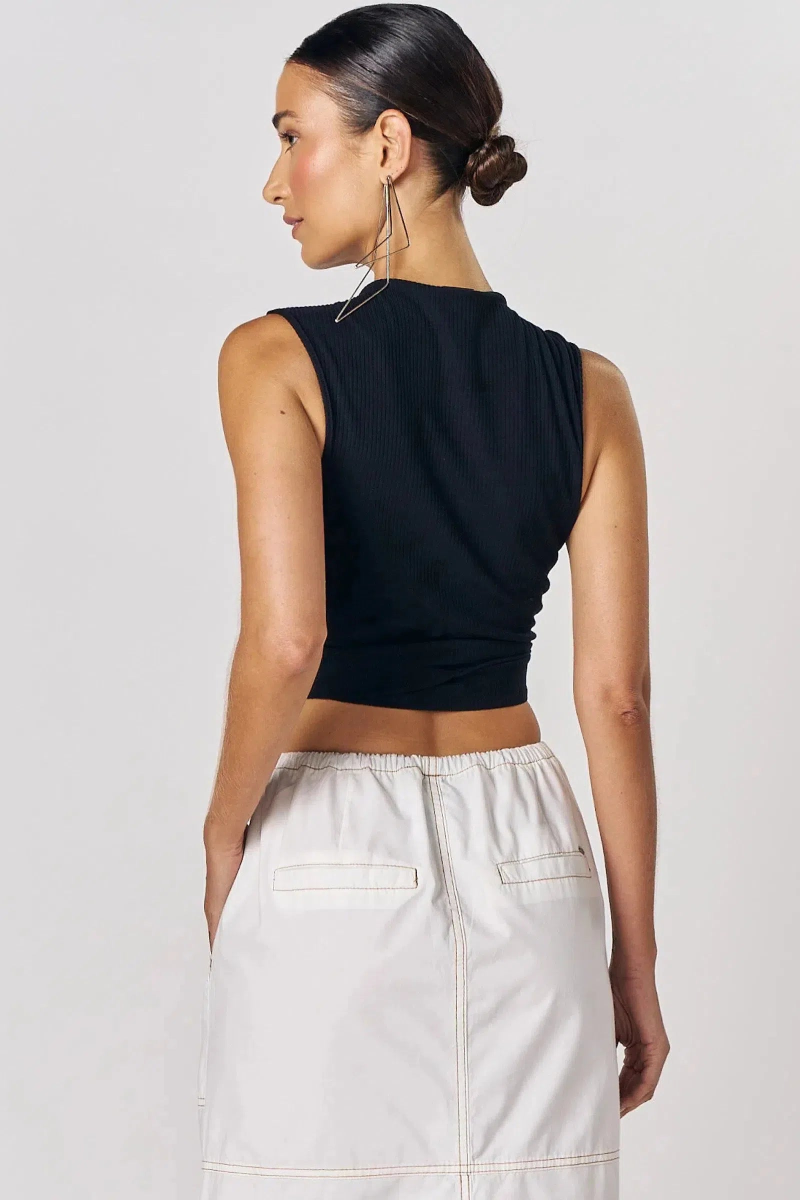 Blusa Cropped em Malha Canelada 74498 Linzzi