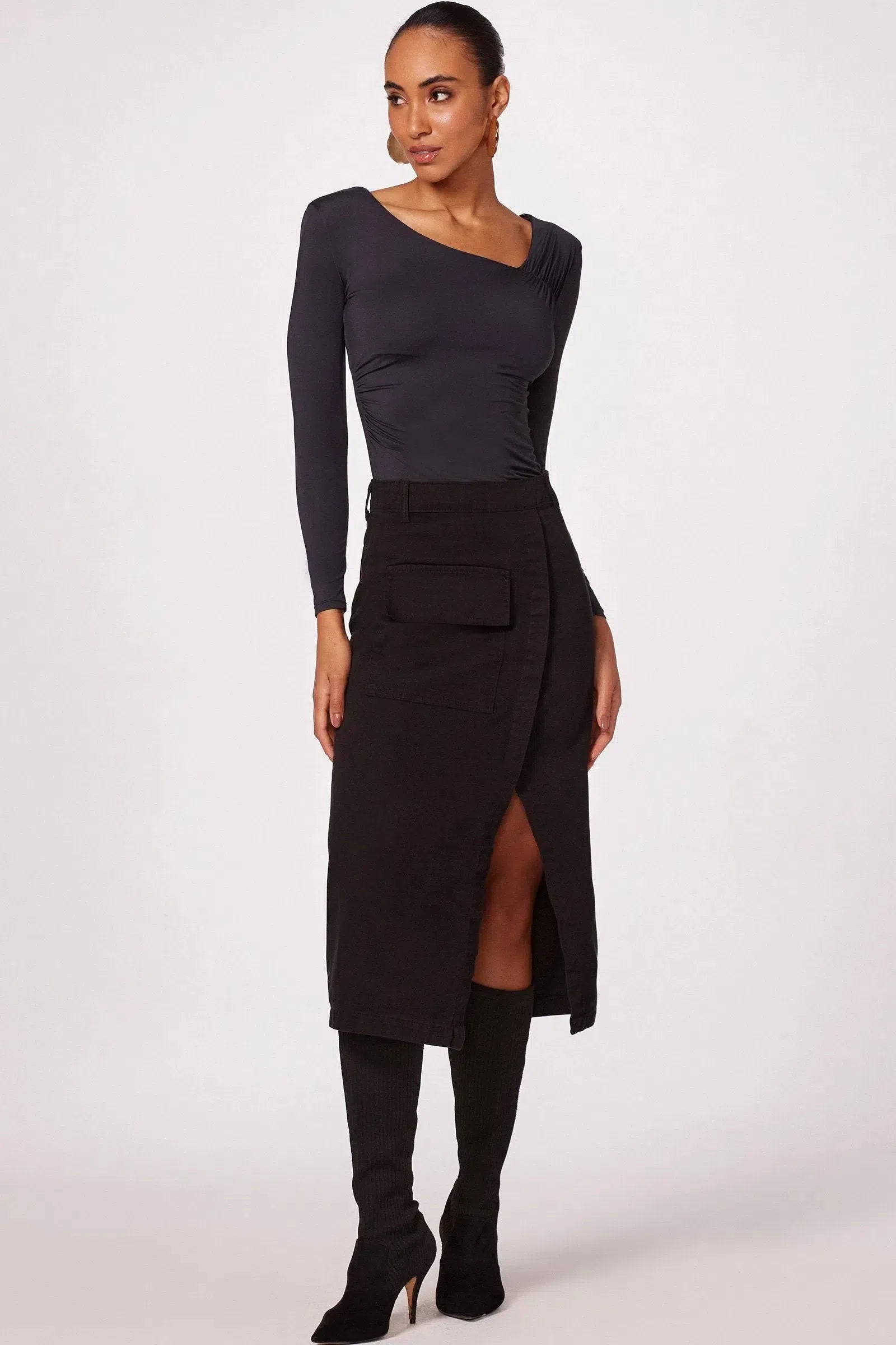 Blusa Assimétrica em Malha Poliamida Delicaté 80852 Linzzi