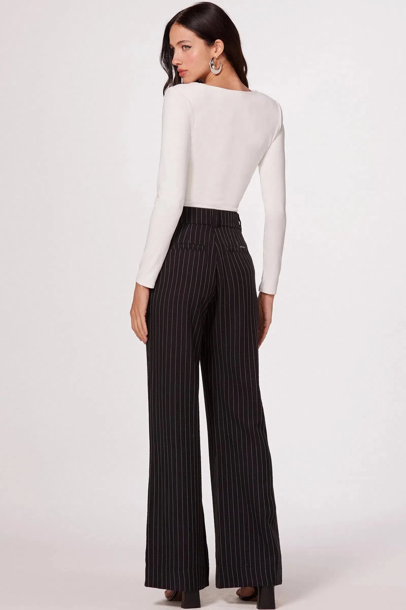 Blusa Assimétrica em Malha Poliamida Delicaté 80852 Linzzi