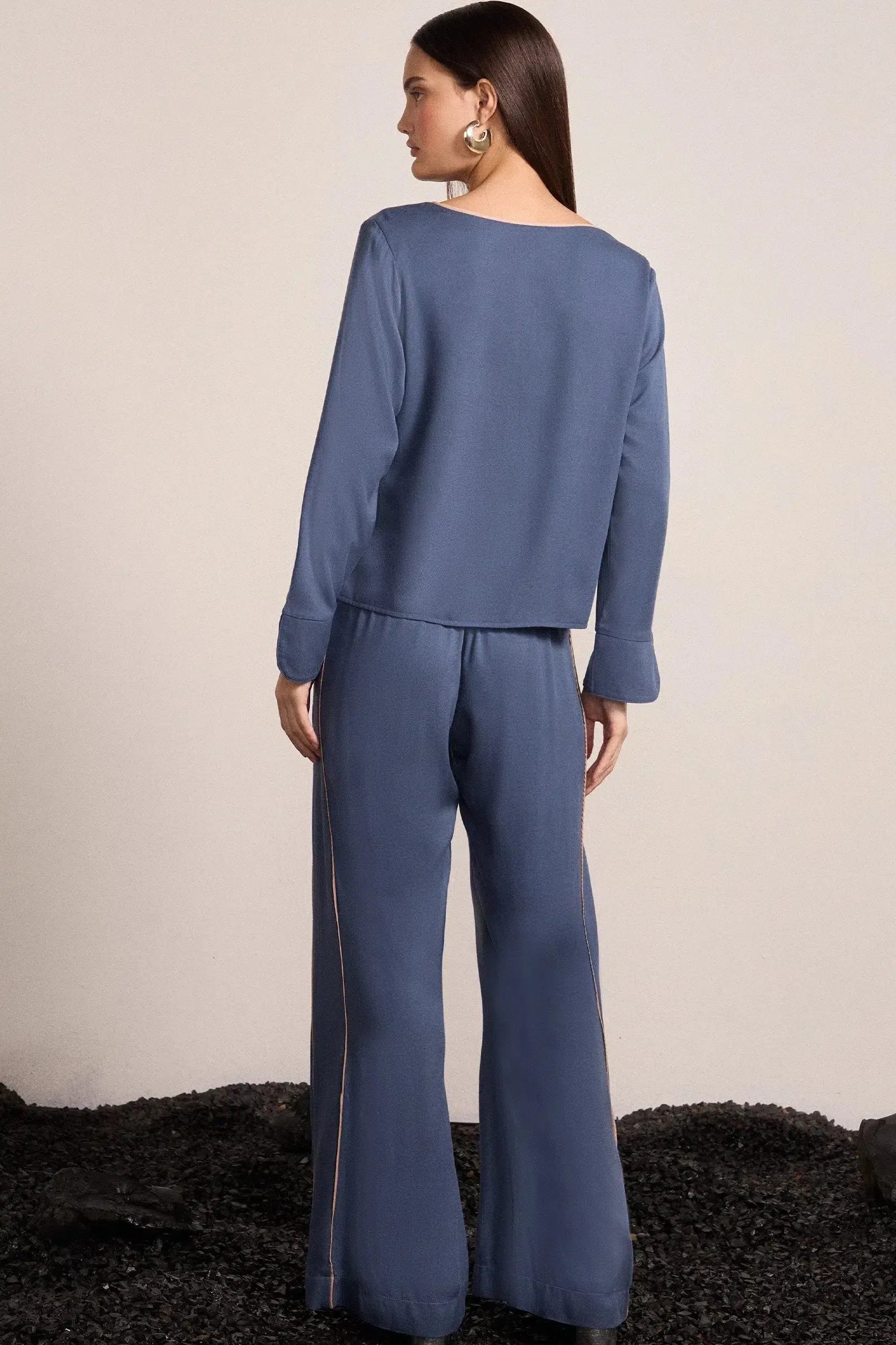 Blusa Manga Longa em Viscose com Detalhes Contraste 82066 Linzzi