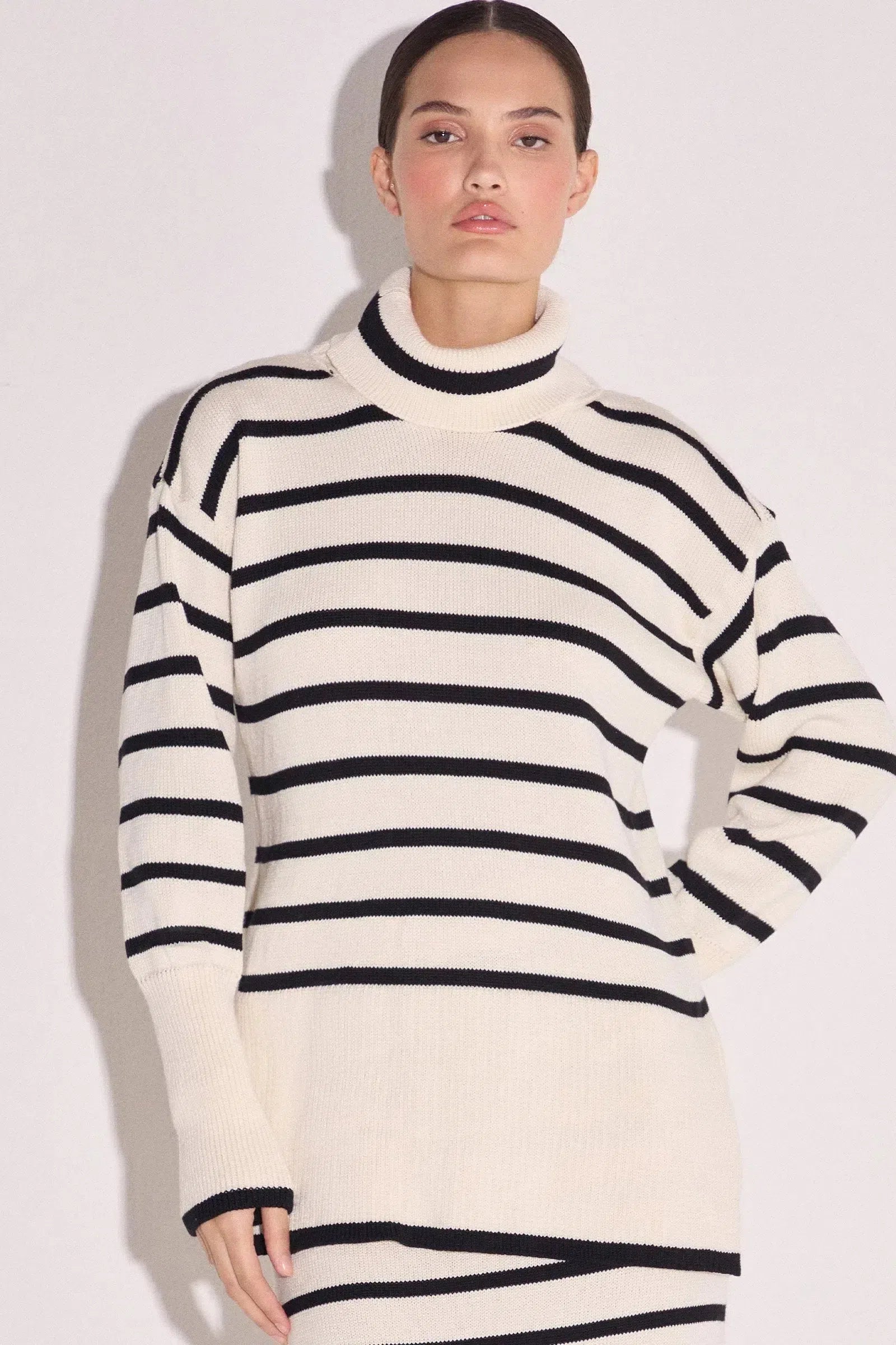 Blusão Gola Alta em Tricô P&B 78735 Linzzi