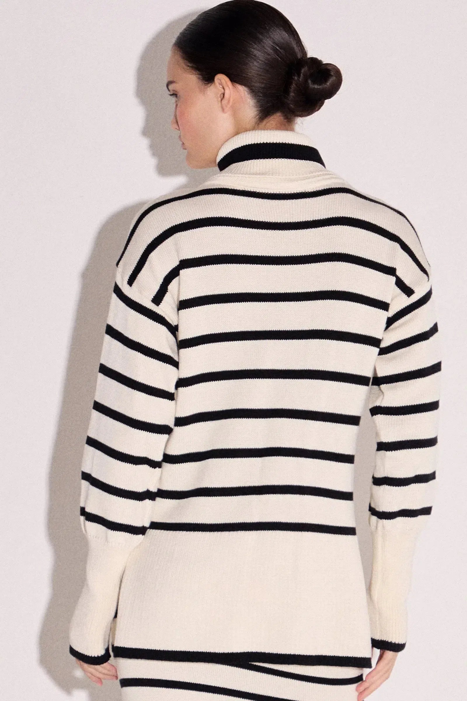 Blusão Gola Alta em Tricô P&B 78735 Linzzi