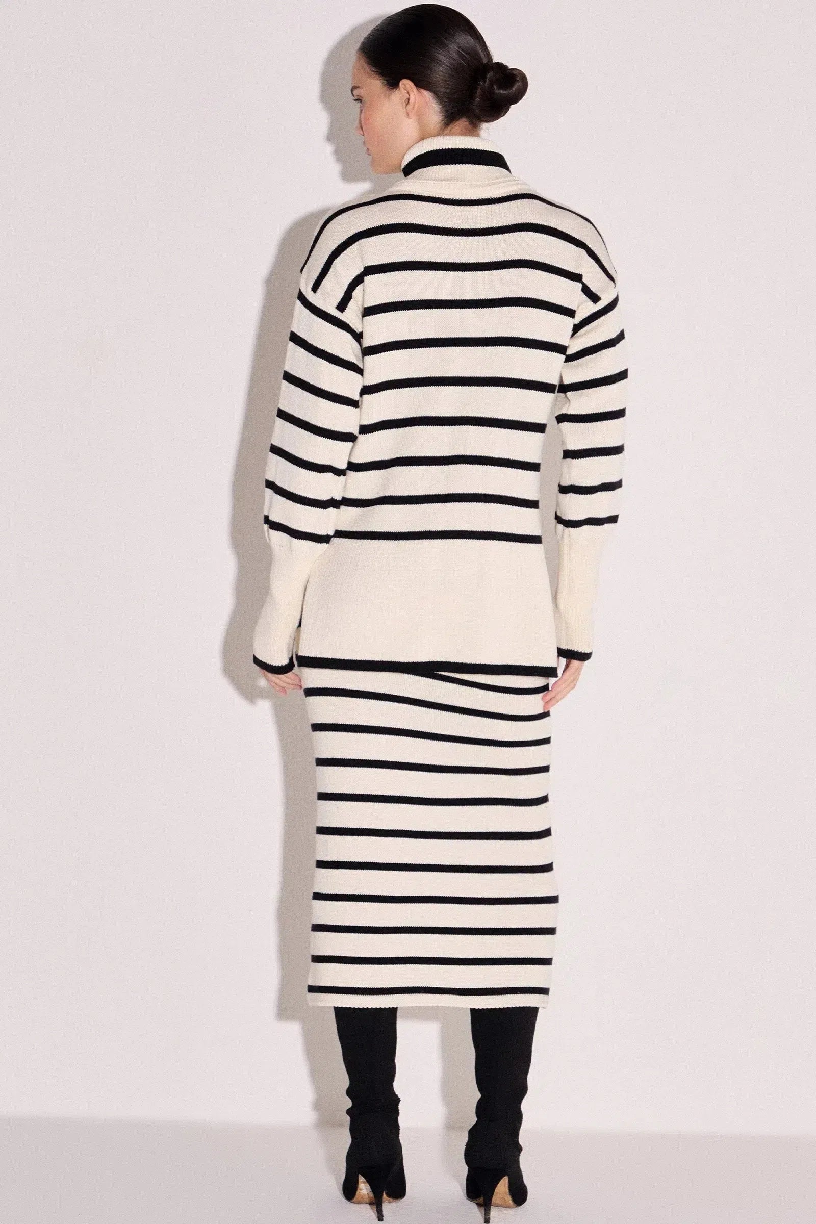 Blusão Gola Alta em Tricô P&B 78735 Linzzi