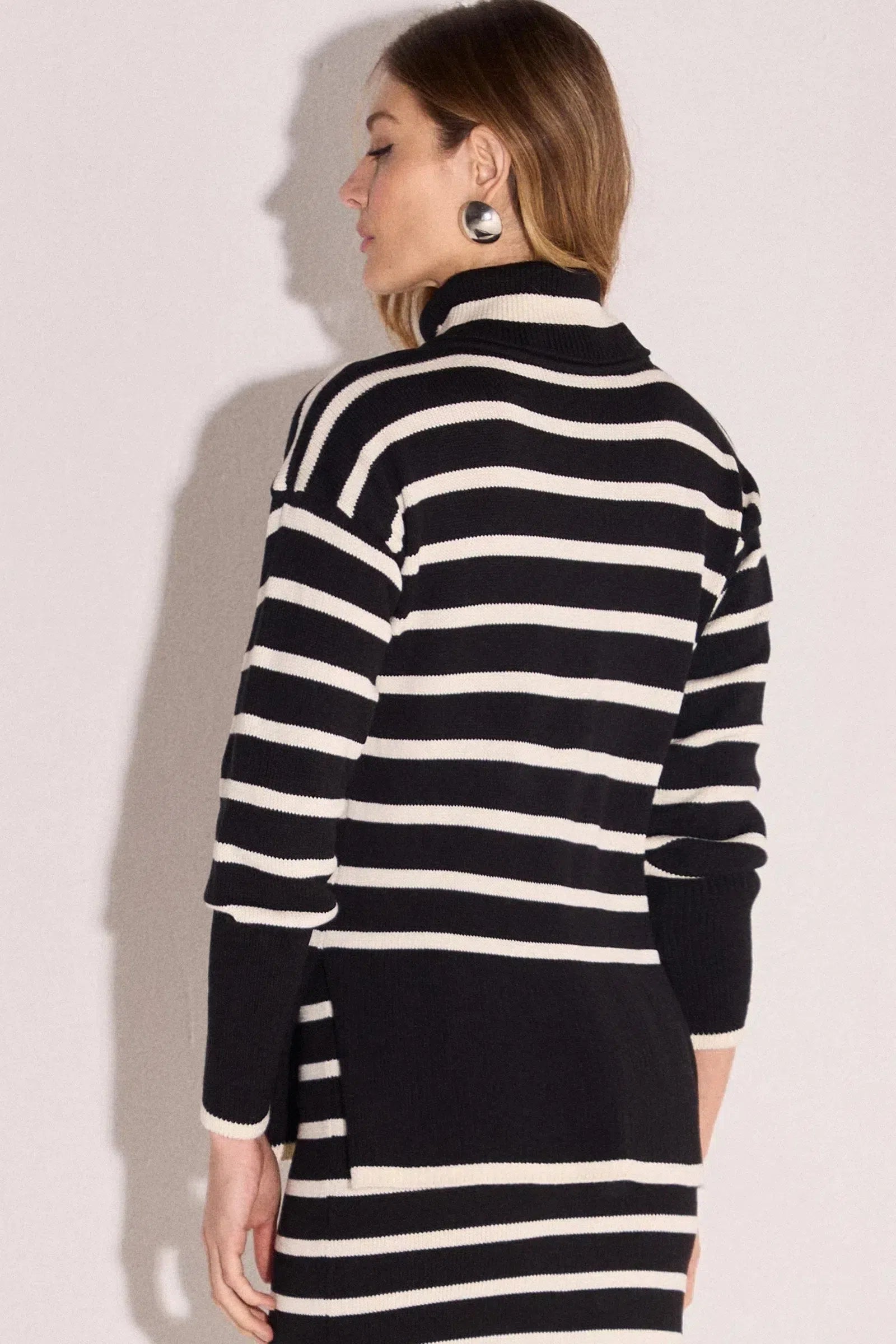 Blusão Gola Alta em Tricô P&B 78735 Linzzi