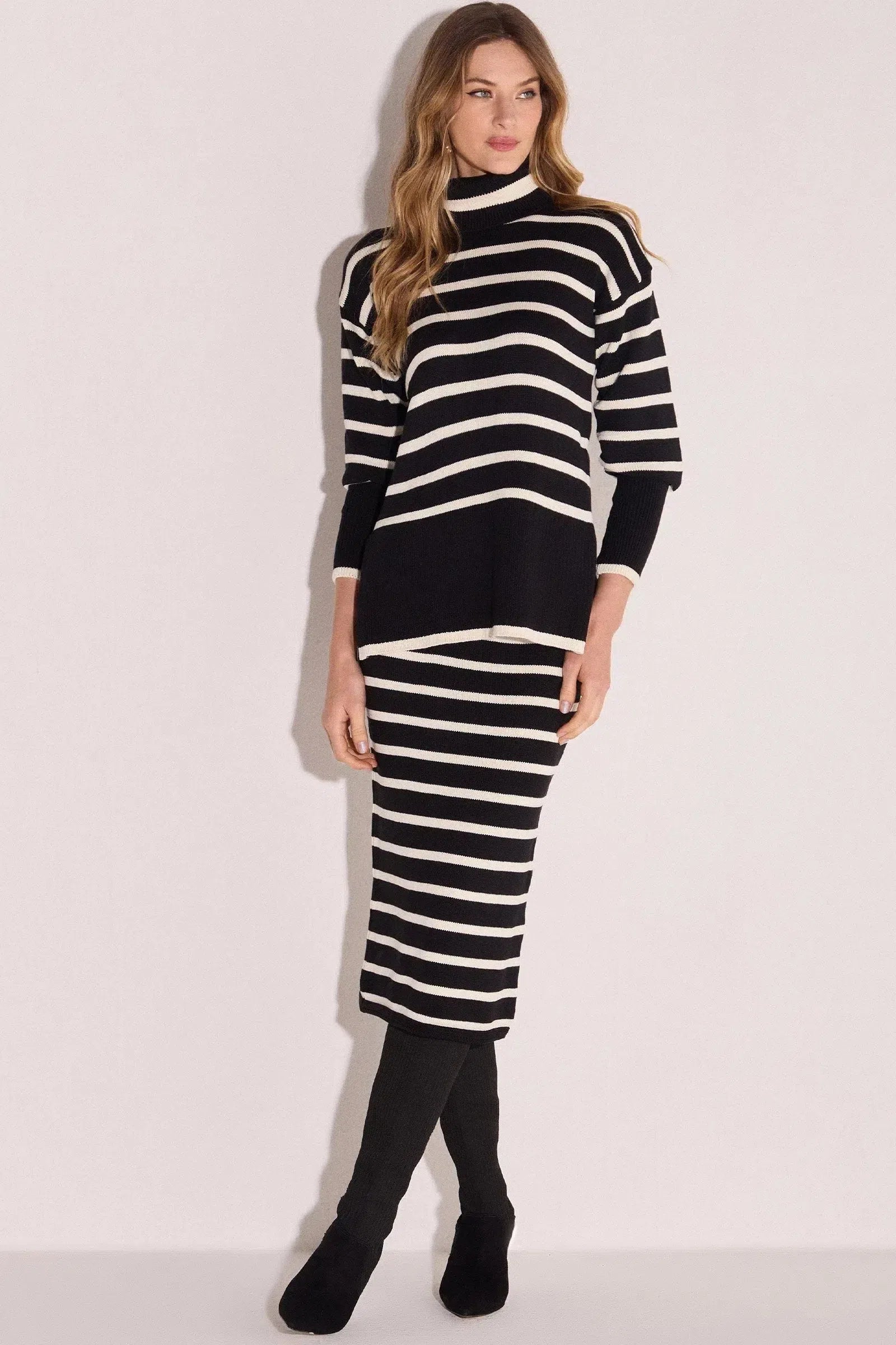 Blusão Gola Alta em Tricô P&B 78735 Linzzi