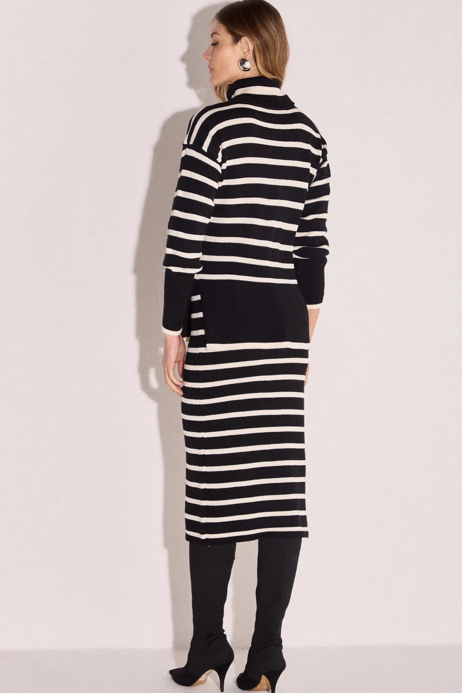 Blusão Gola Alta em Tricô P&B 78735 Linzzi