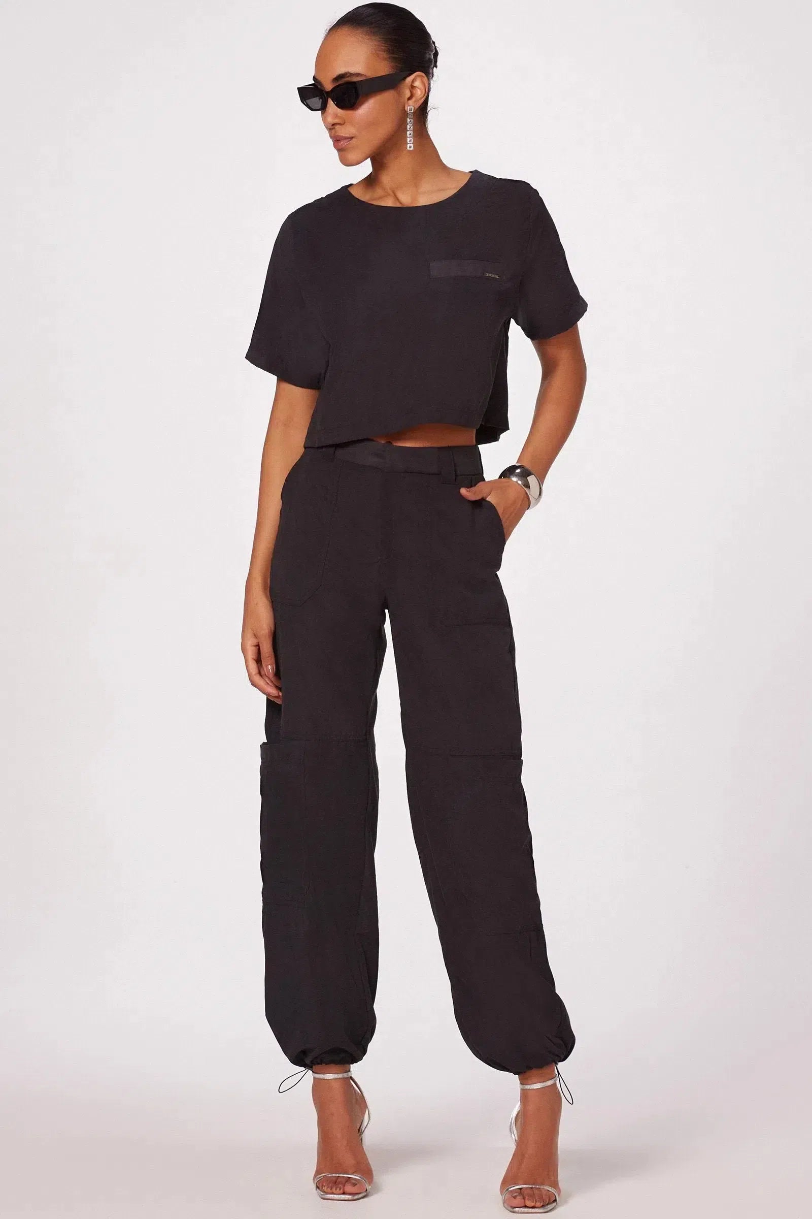 Calça Parachute em Crupo 79418 Linzzi