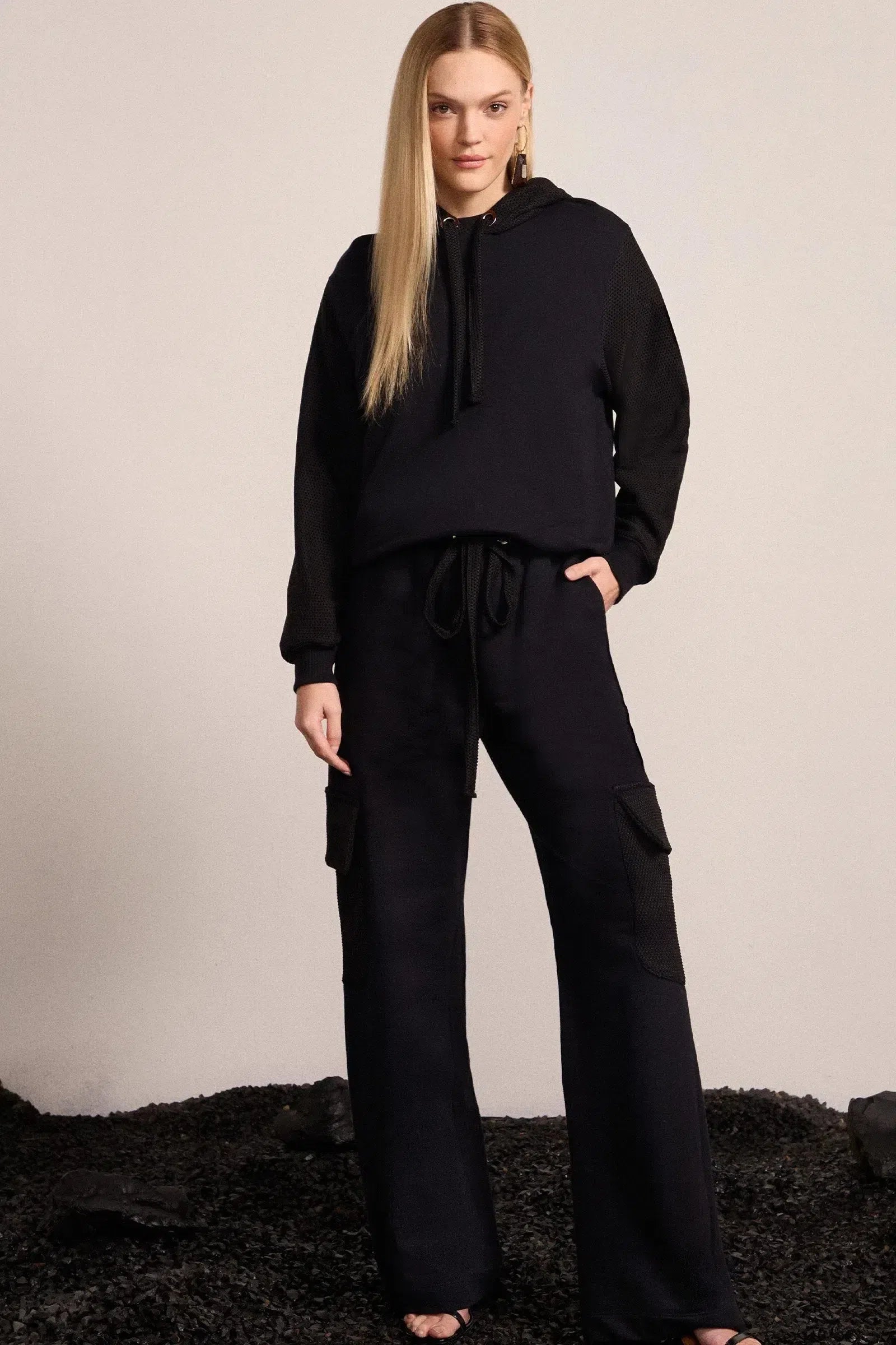 Calça Wide Leg em Moletom com Detalhes de Tela 81460 Linzzi