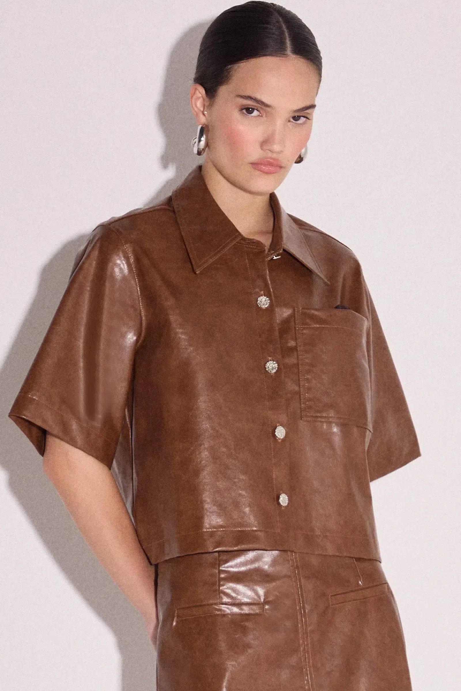 Camisa Cropped em Couro P.U 80506 Linzzi