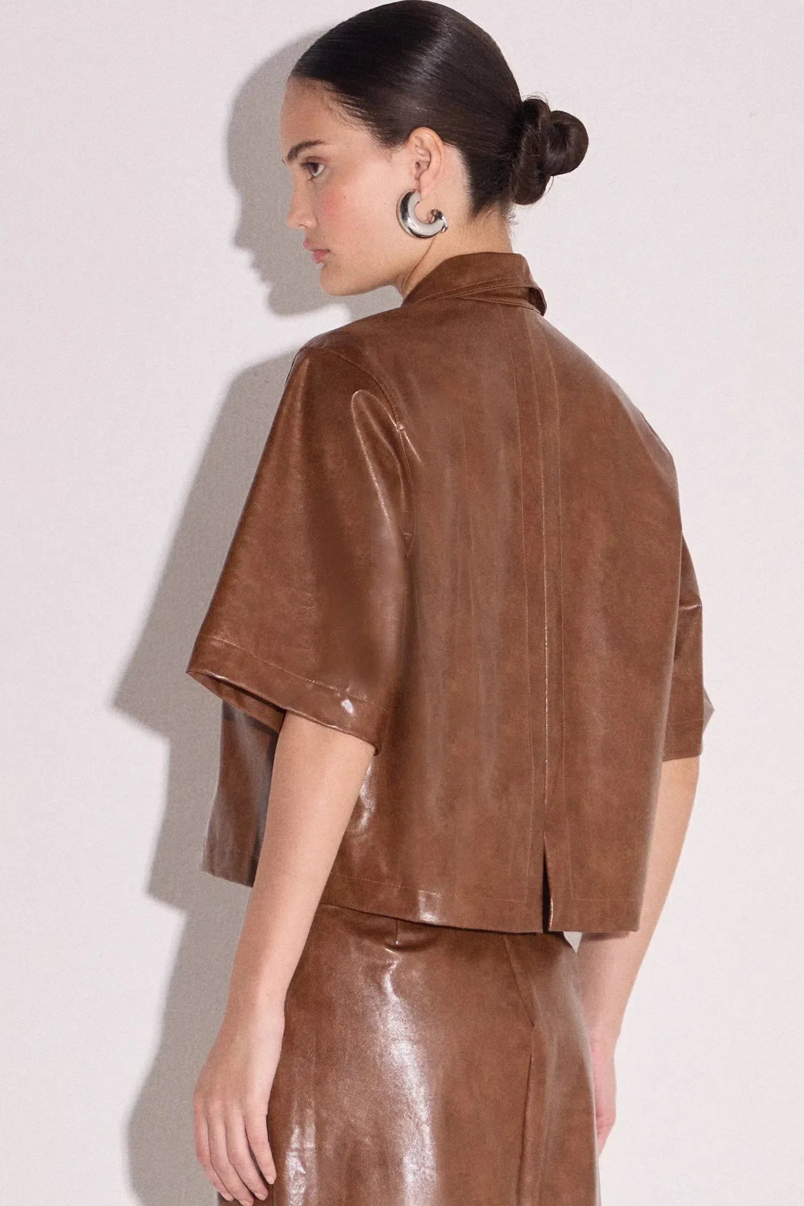 Camisa Cropped em Couro P.U 80506 Linzzi