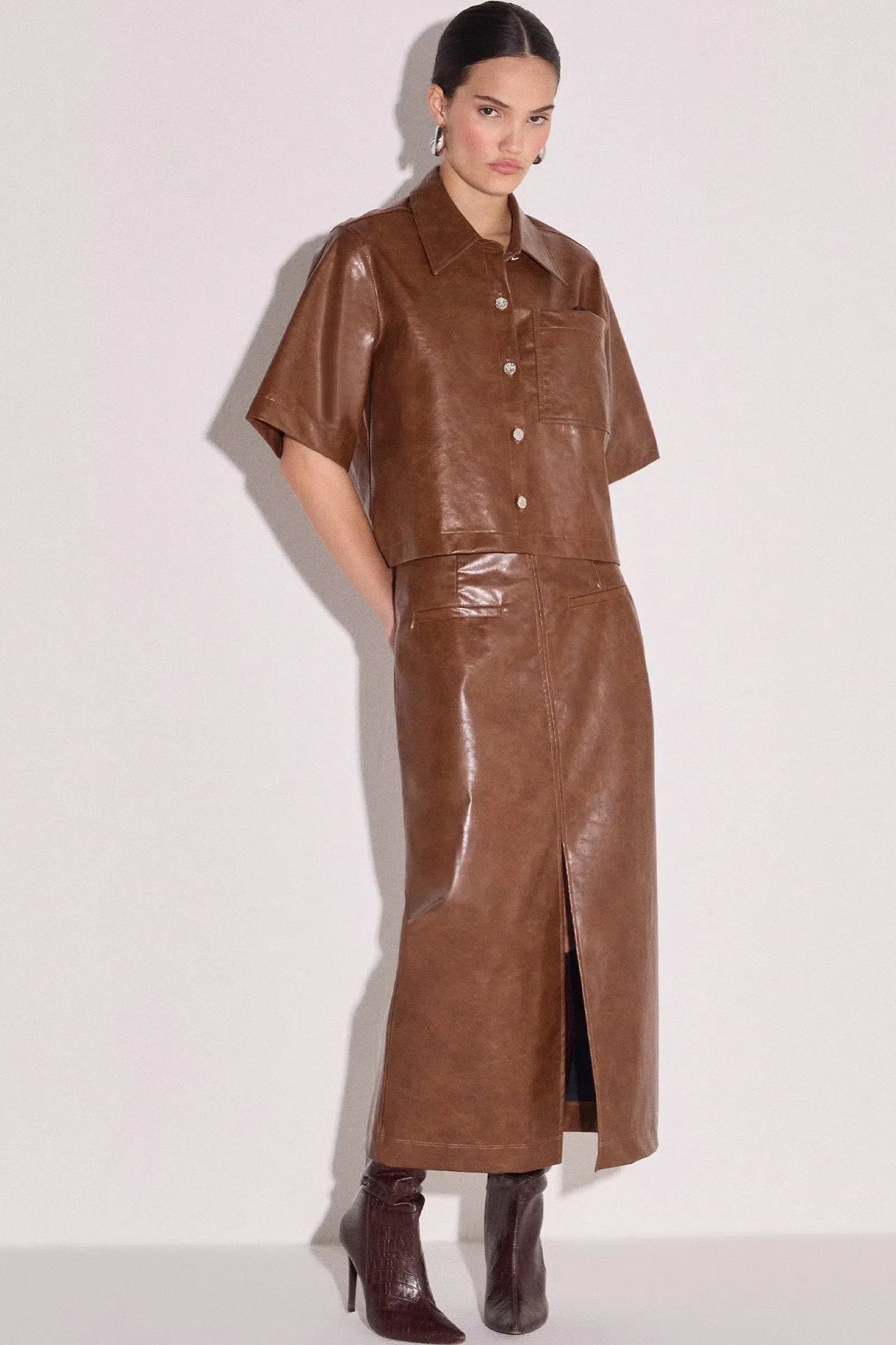 Camisa Cropped em Couro P.U 80506 Linzzi