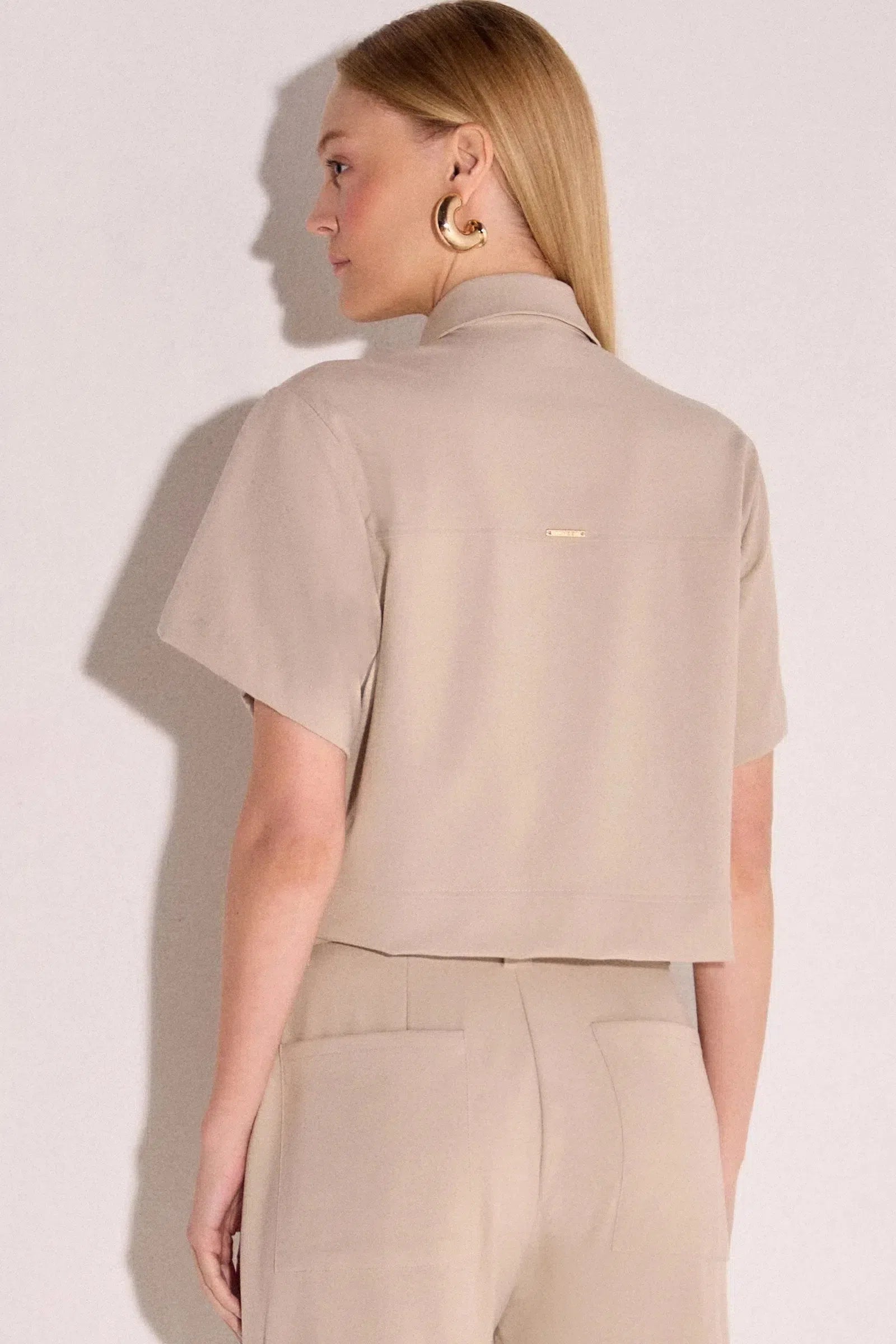 Camisa Cropped em Crepe de Alfaiataria 80023 Linzzi