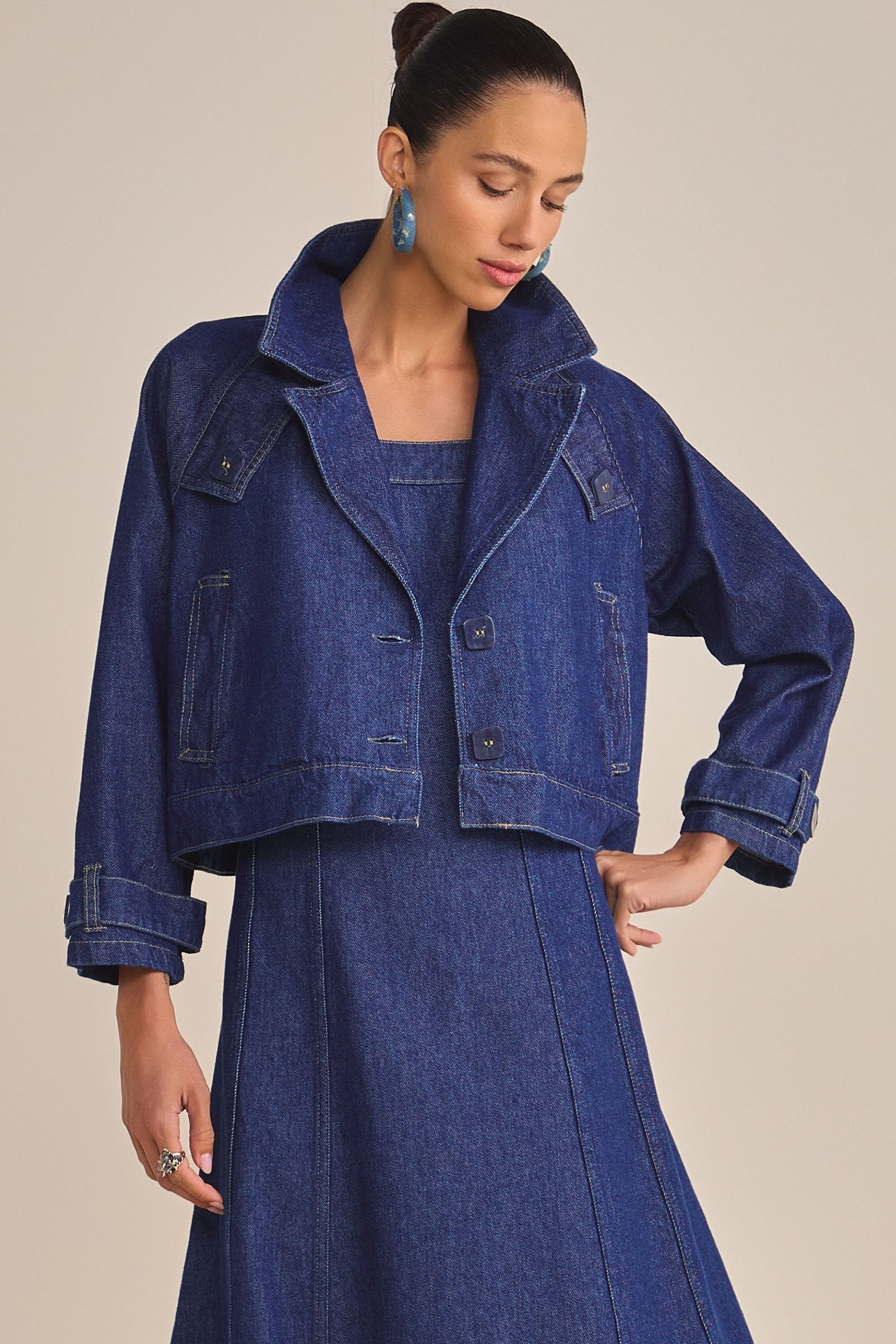 Jaqueta Ampla Denim Linzzi: Estilo Moderno e Versátil