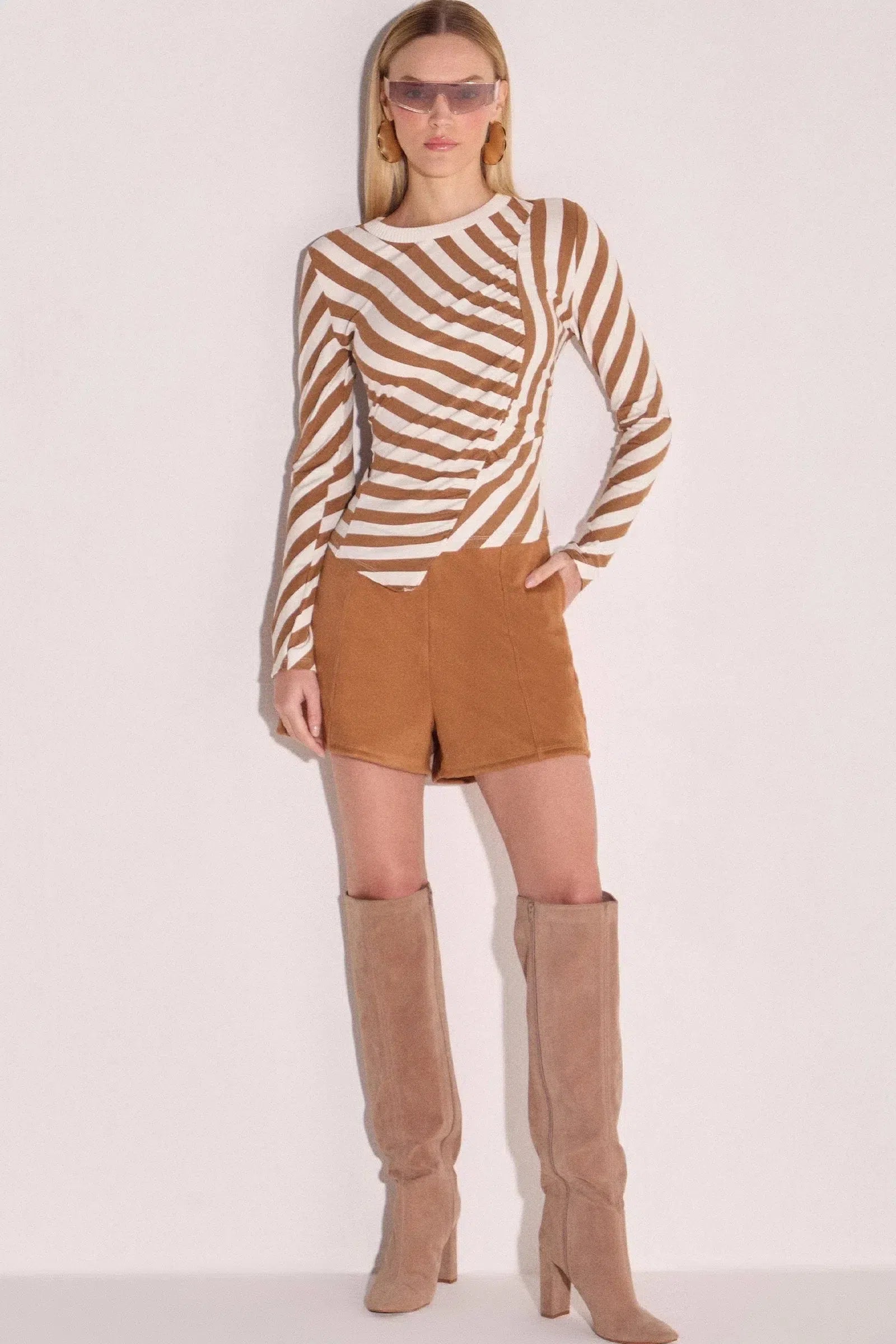 Shorts Cintura Alta em Scuba Suede 81124 Linzzi