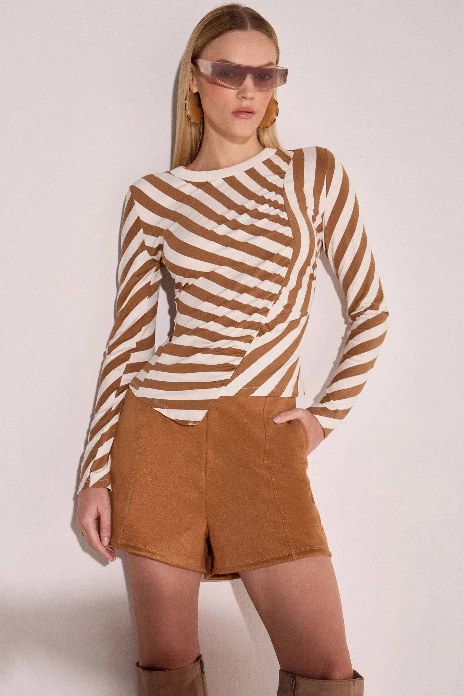 Shorts Cintura Alta em Scuba Suede 81124 Linzzi