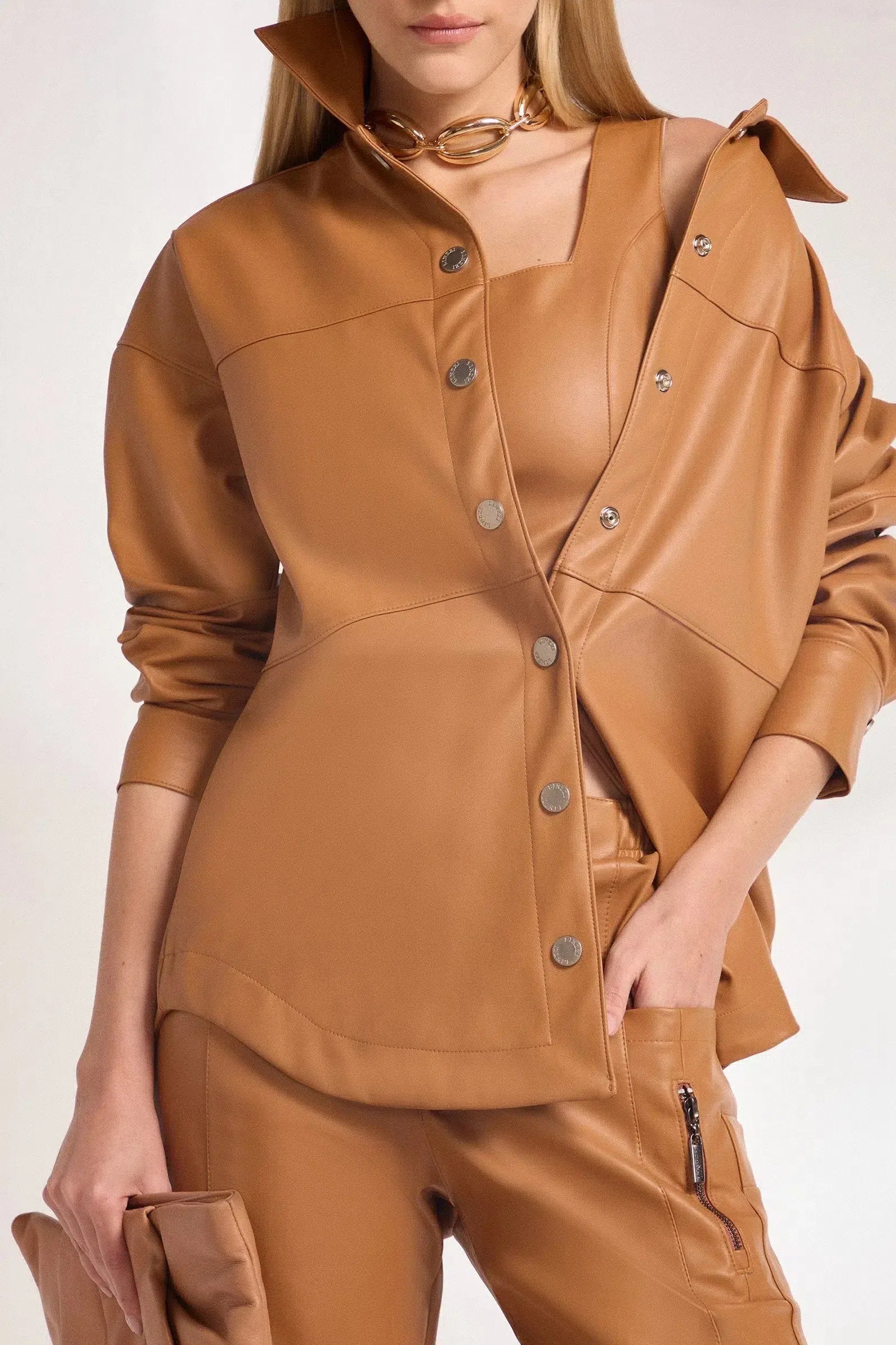 Sobrecamisa em Couro P.U 80014 Linzzi