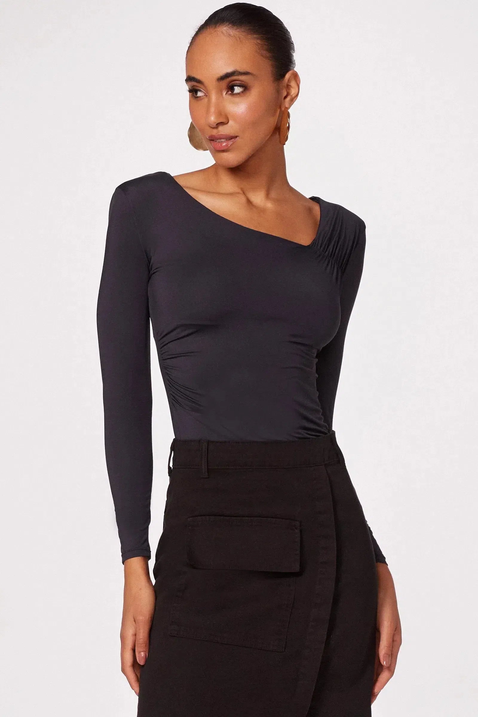 Blusa Assimétrica em Malha Poliamida Delicaté 80852 Linzzi