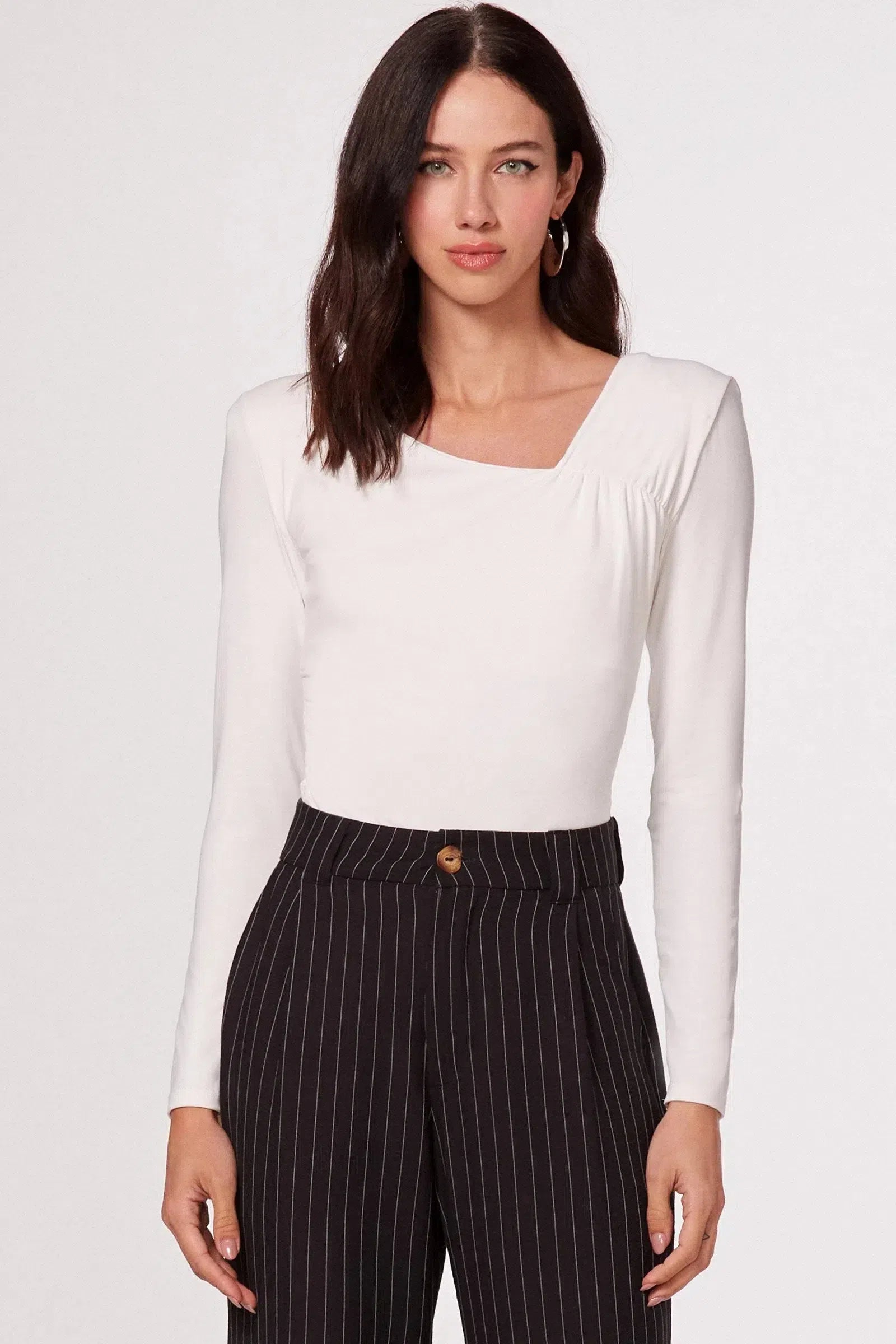 Blusa Assimétrica em Malha Poliamida Delicaté 80852 Linzzi