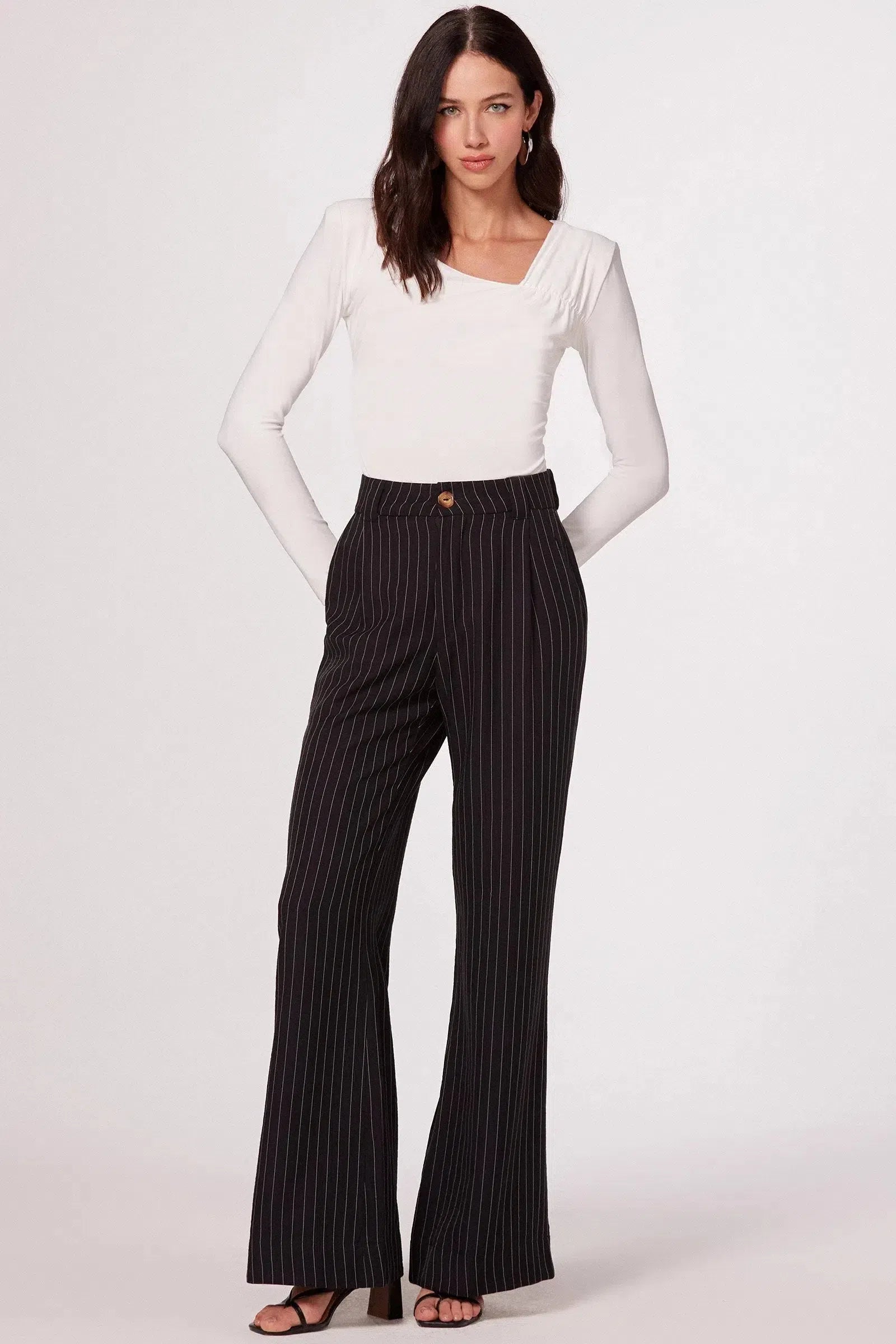 Blusa Assimétrica em Malha Poliamida Delicaté 80852 Linzzi