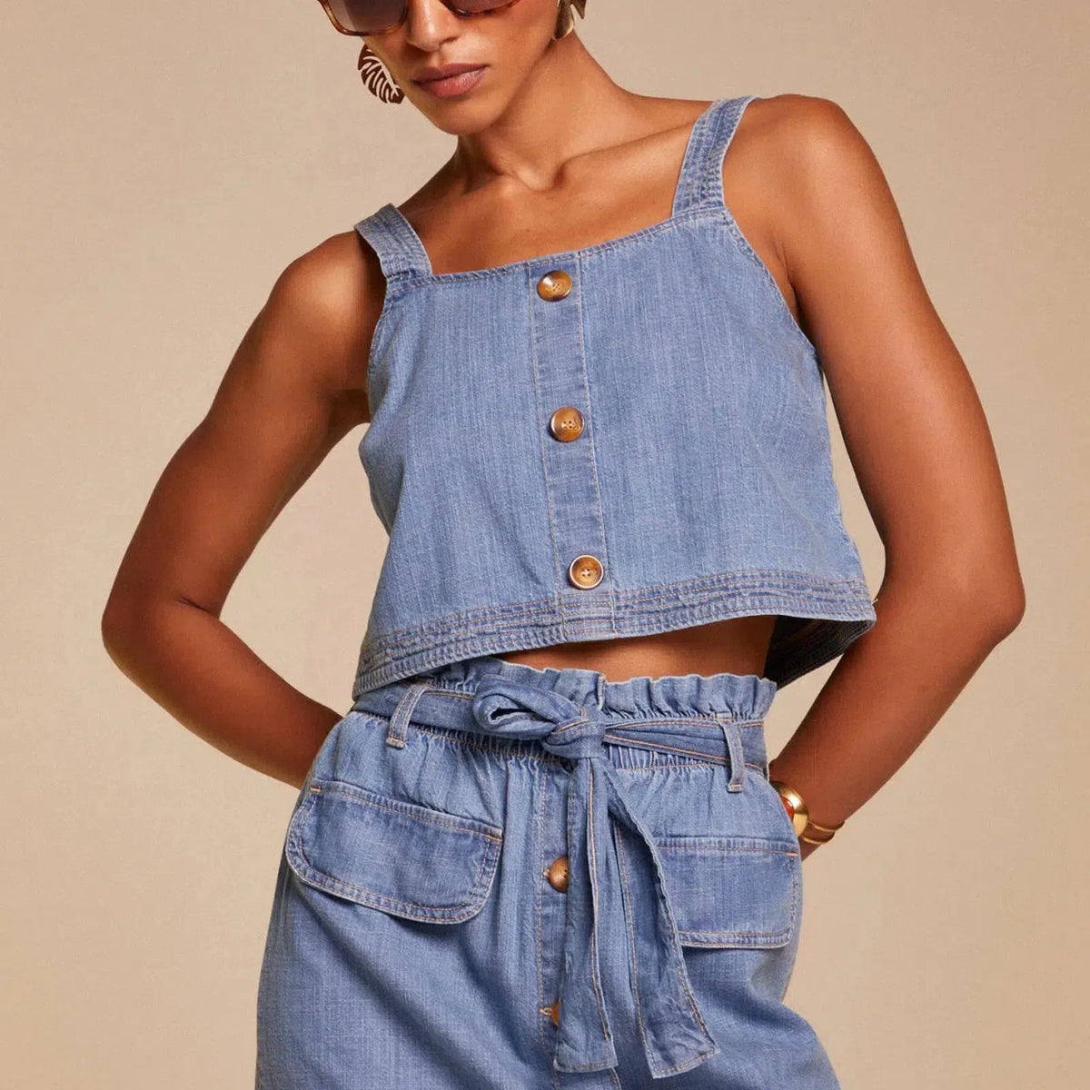 blusa-cropped-em-denim-com-