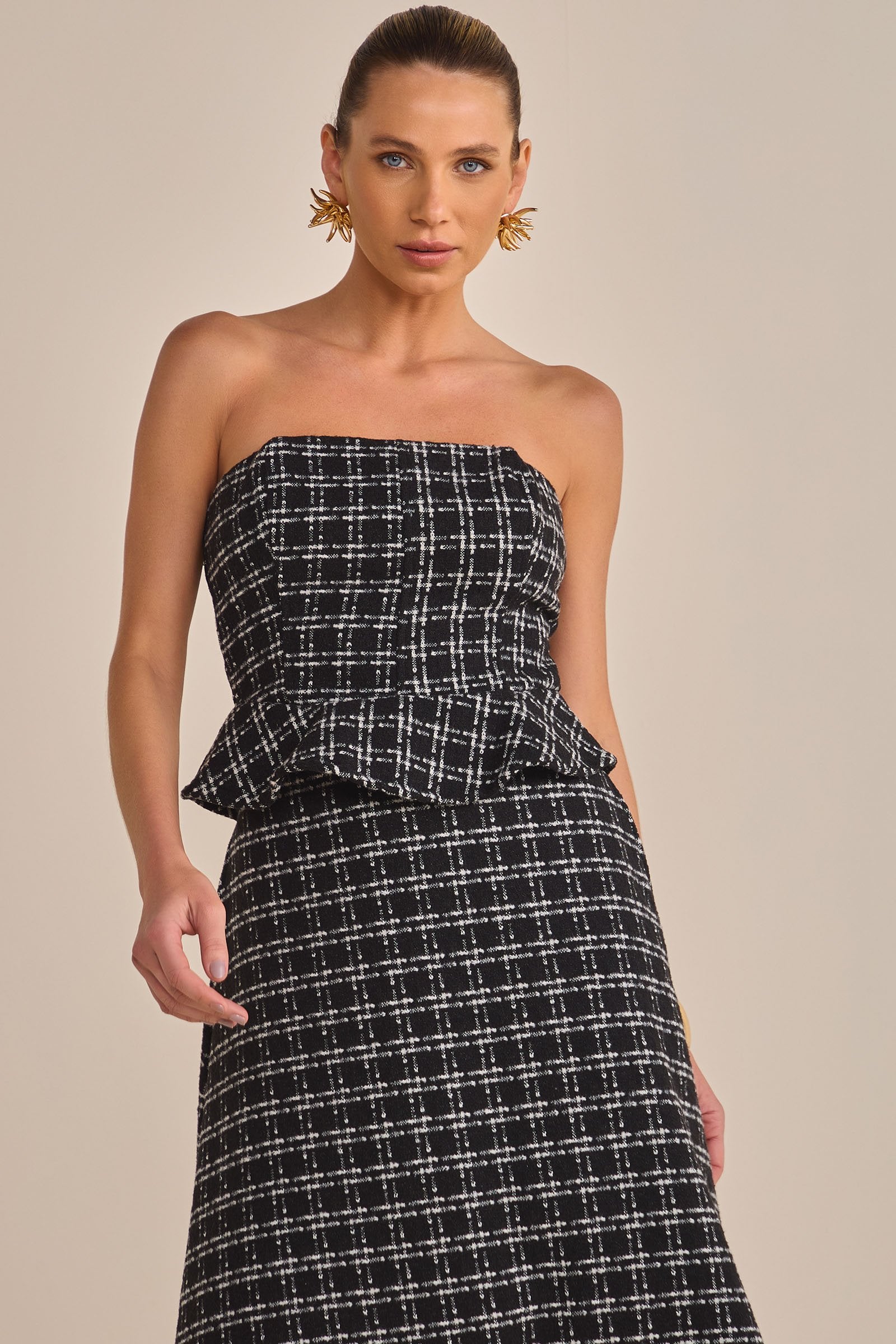 Blusa Peplum Linzzi Tweed Paris Preto - Elegância Atemporal