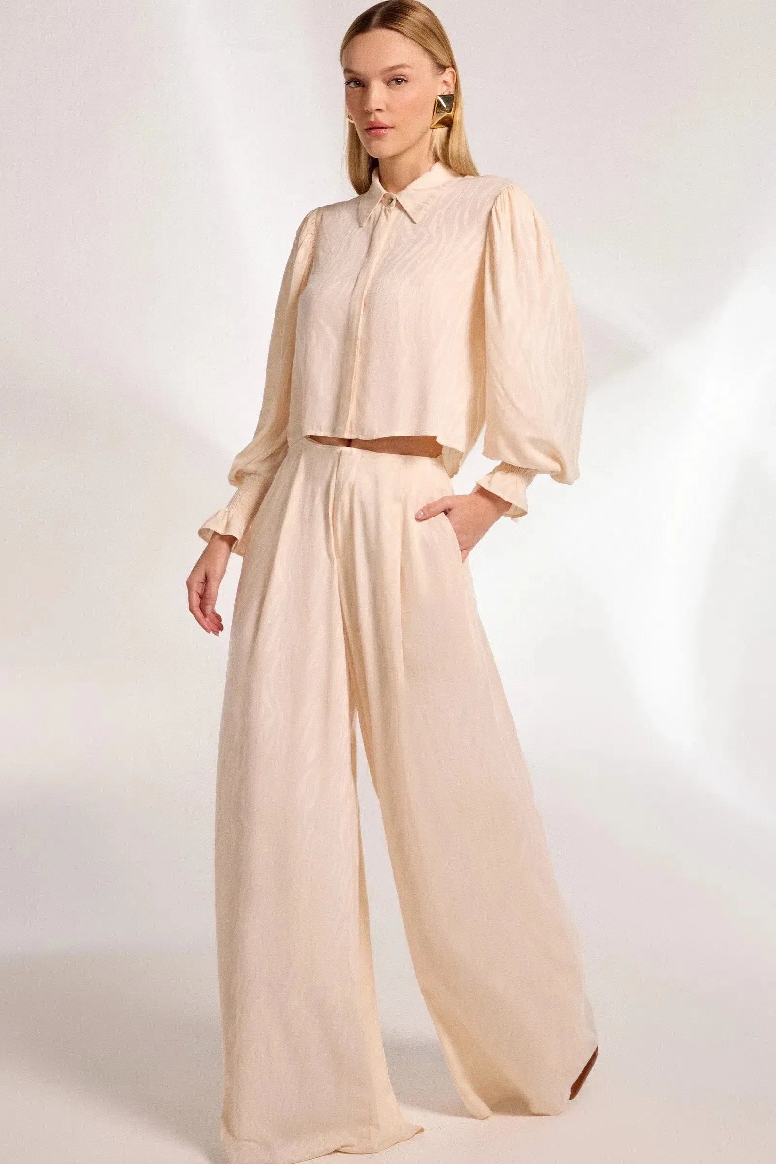 Calça Pantalona Cintura Alta em Viscose Jacquard com Shorts Forro 79729 Linzzi