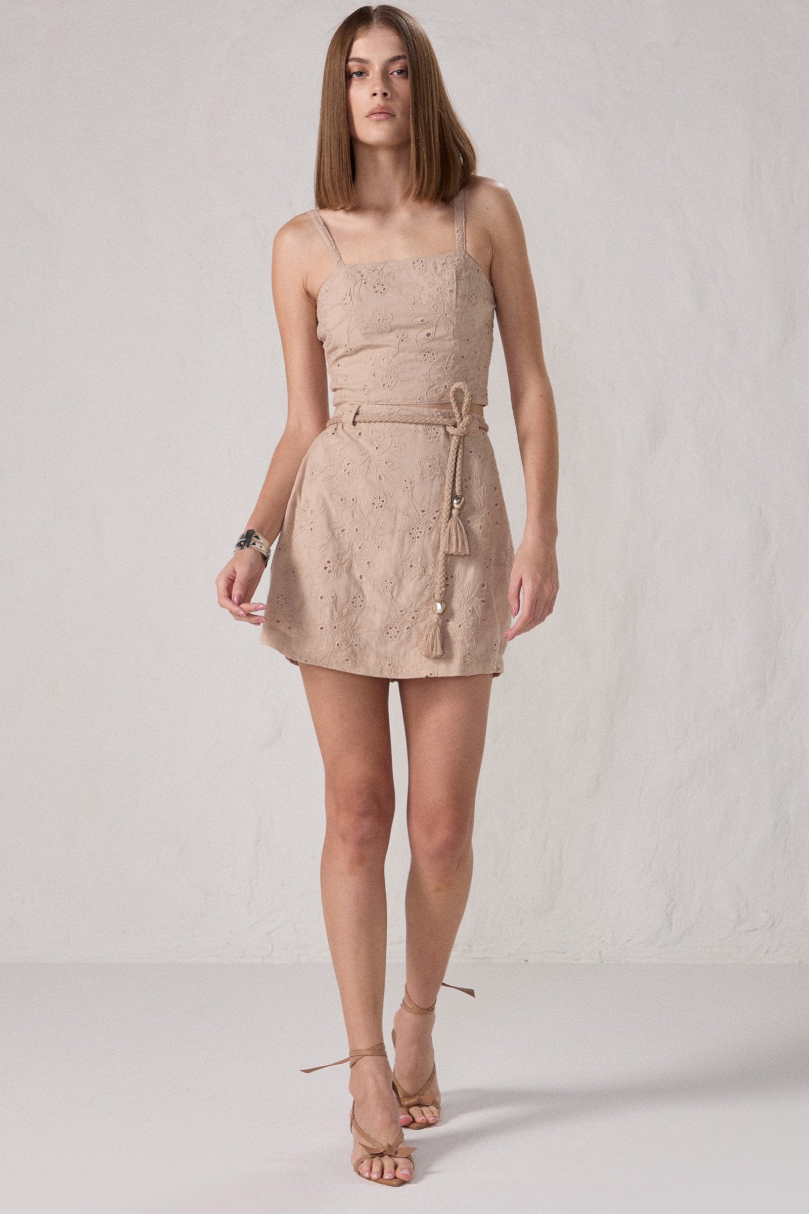 85664_modelo_c01_s3.jpg