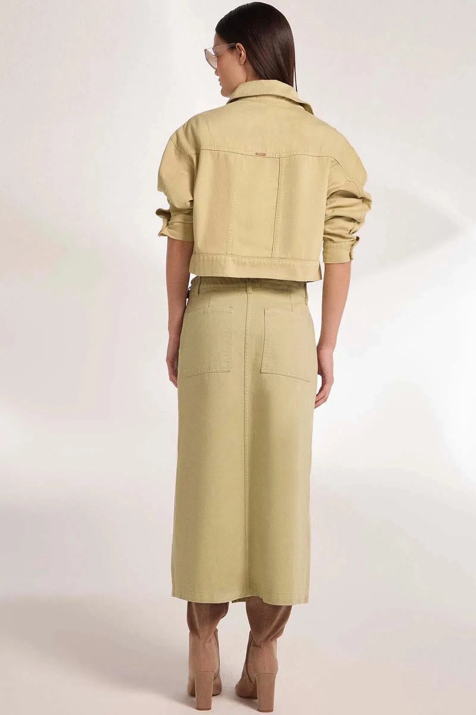 Saia Midi Assimétrica em Sarja 81434 Linzzi