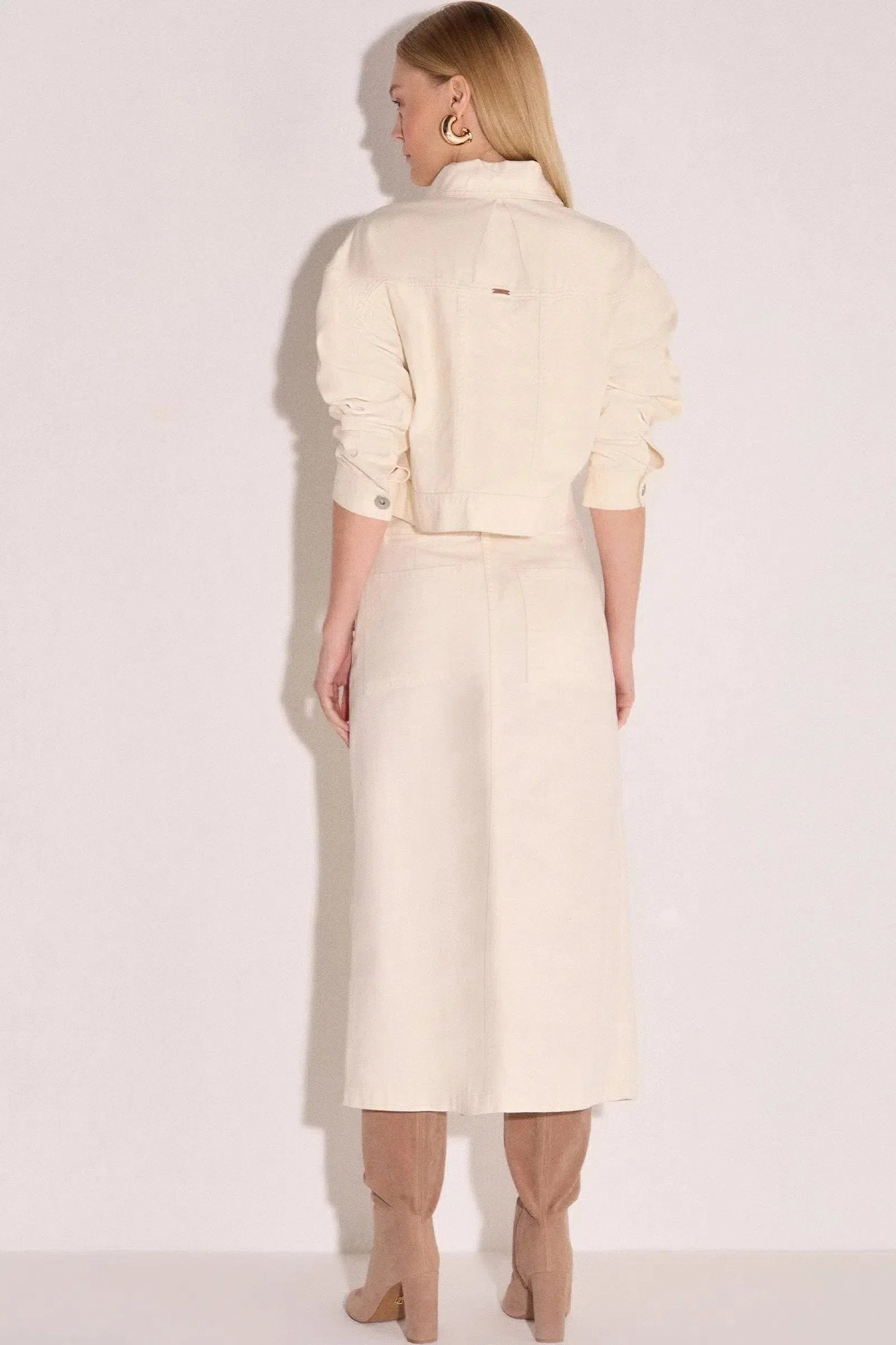 Saia Midi Assimétrica em Sarja 81434 Linzzi